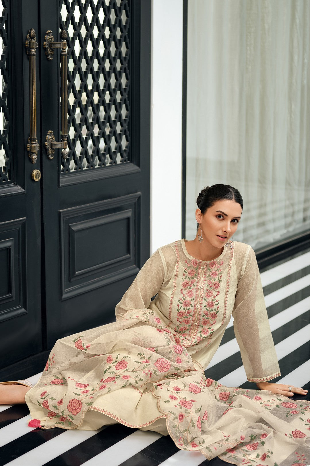 Off white embroidered kurta set