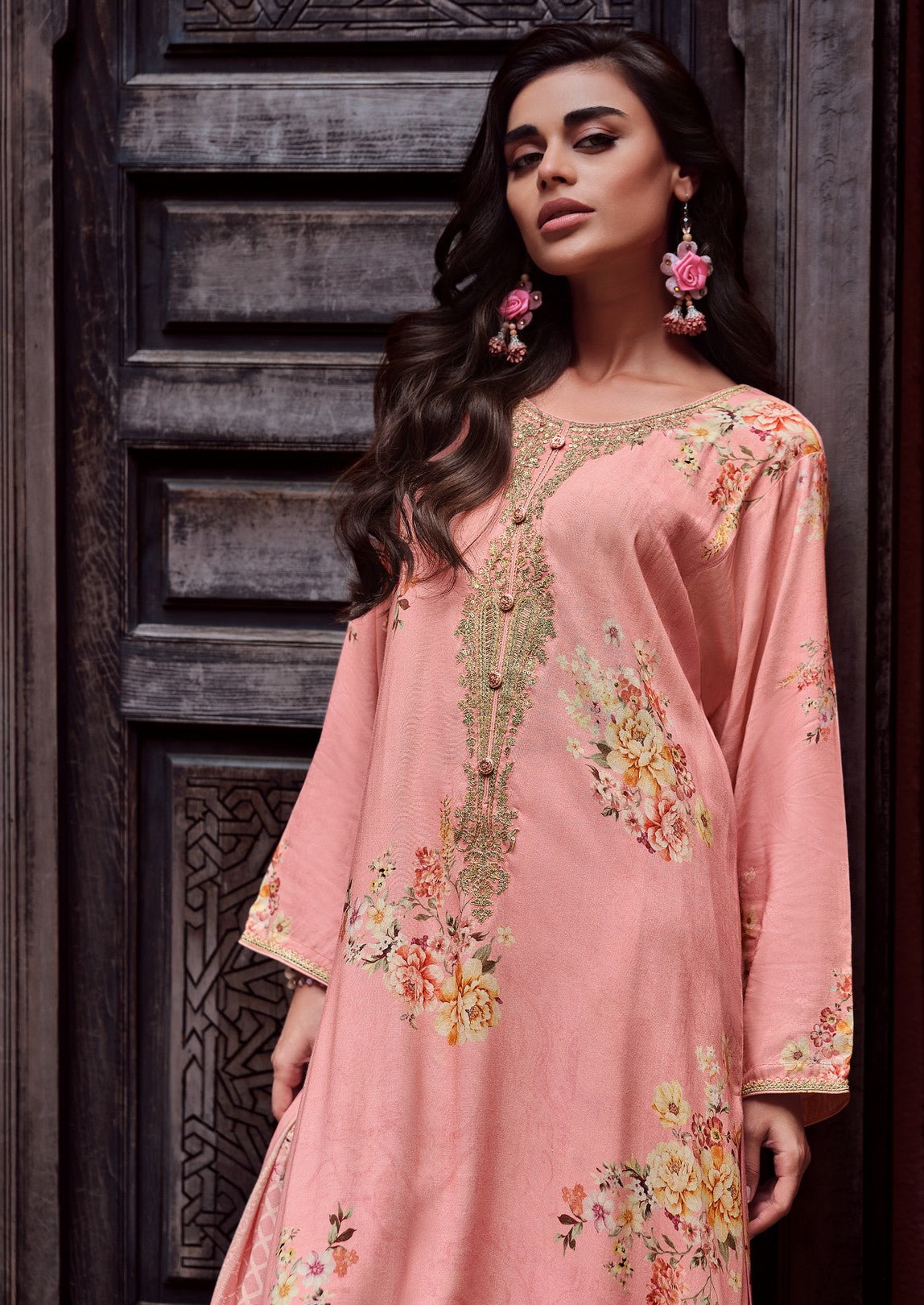 Salmon pink floral kurta set with embroidery