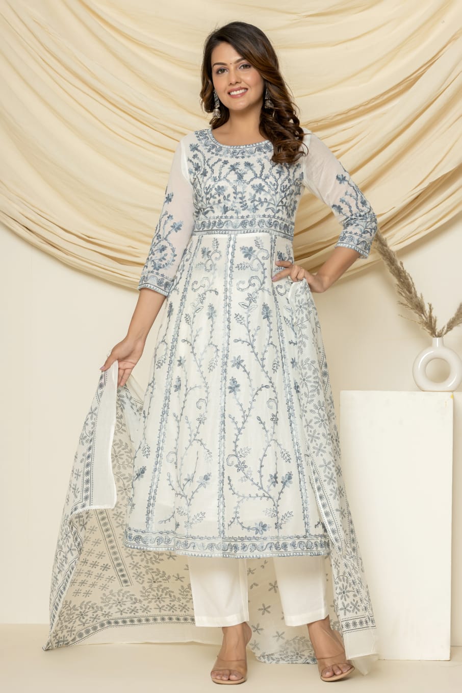 Grey mohak -aari embroidered suit set with pant and dupatta