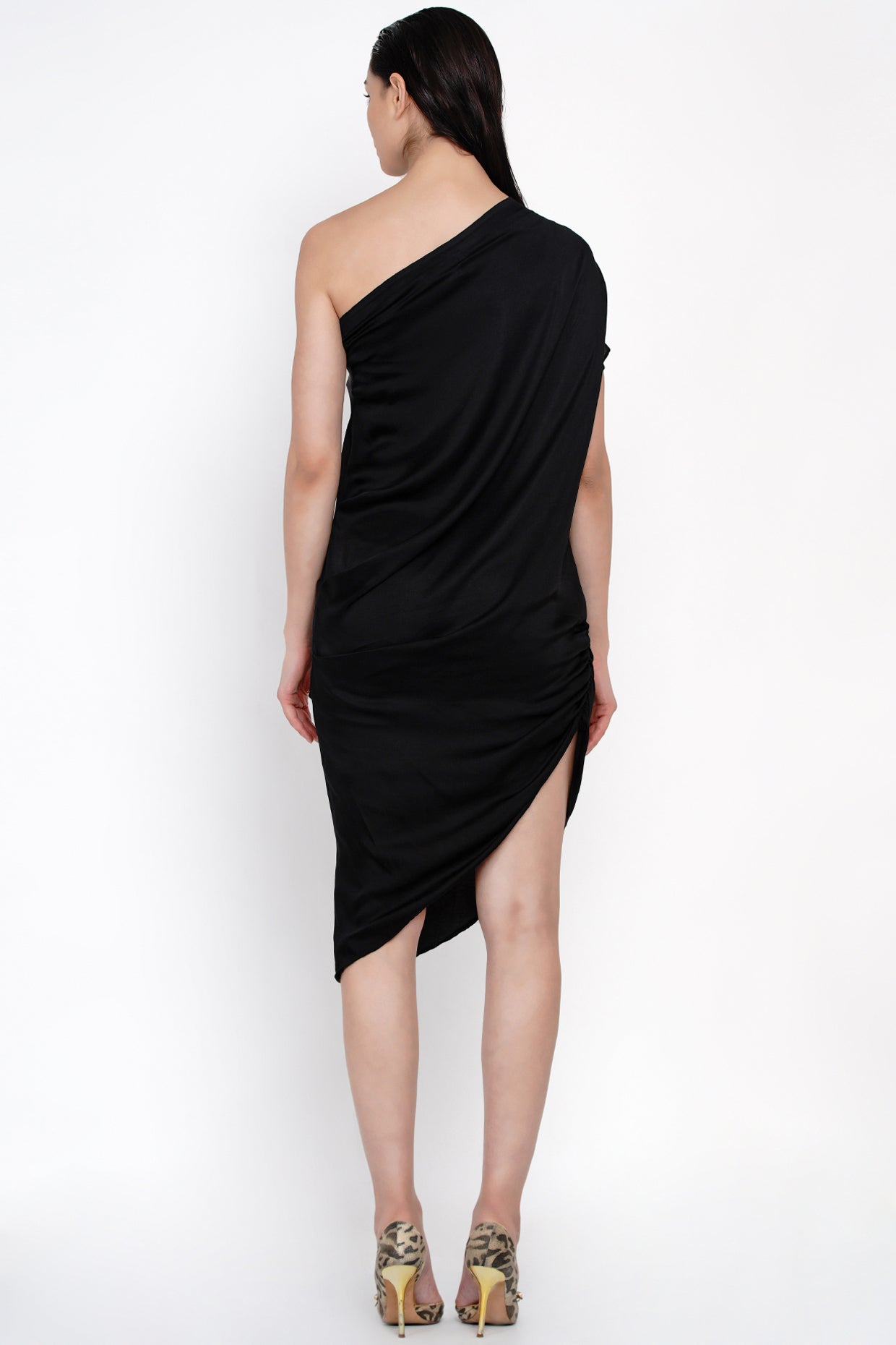 BLACK WON-SHOULDER DRESS