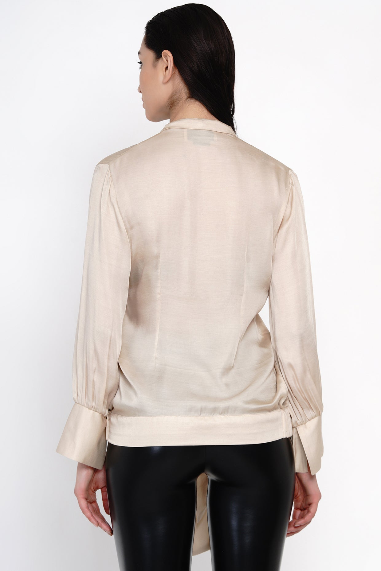 BEIGE UN-TAI TOP