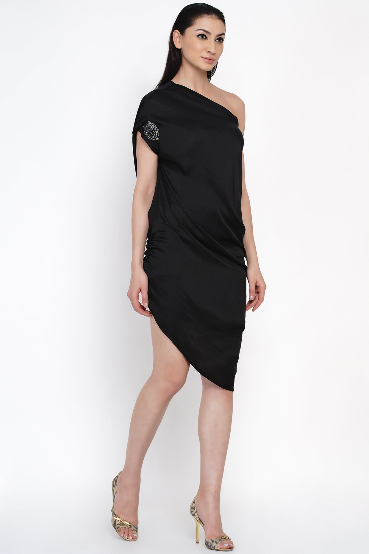 BLACK WON-SHOULDER DRESS