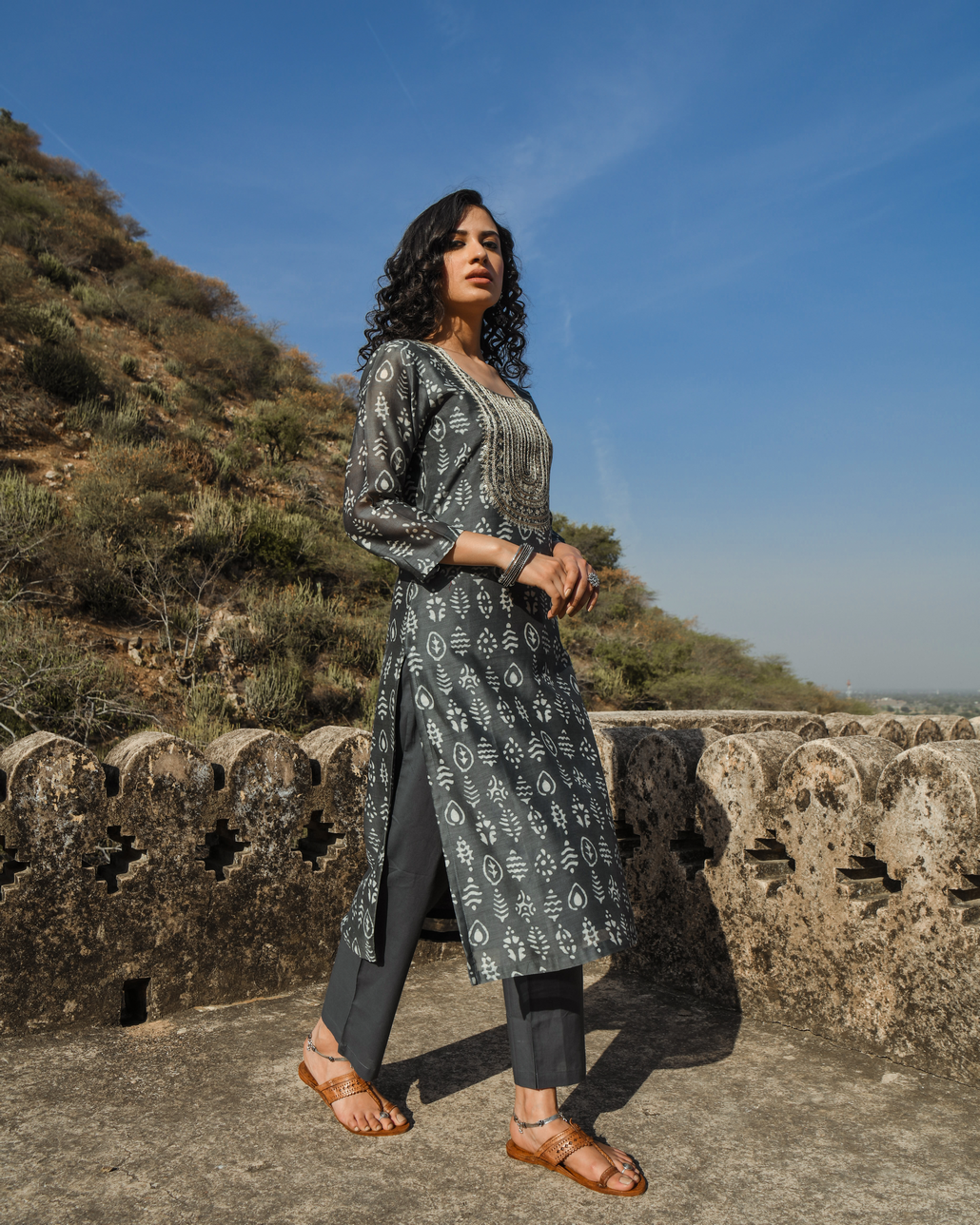 GREY EMBROIDERED CHANDERI KURTA SET