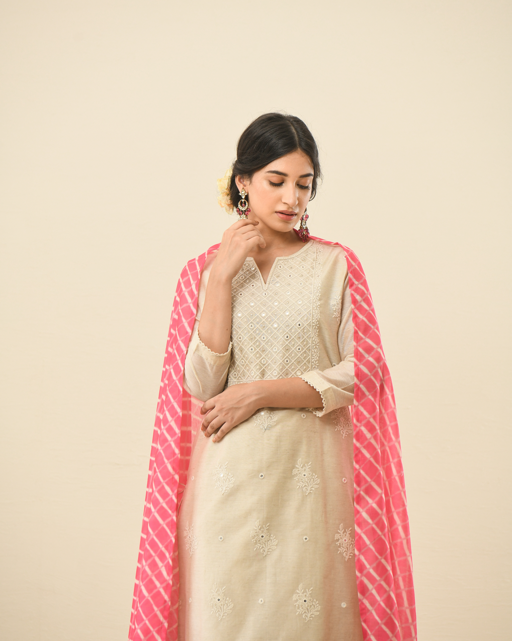 CREAM STRAIGHT FIT CHANDERI KURT SET