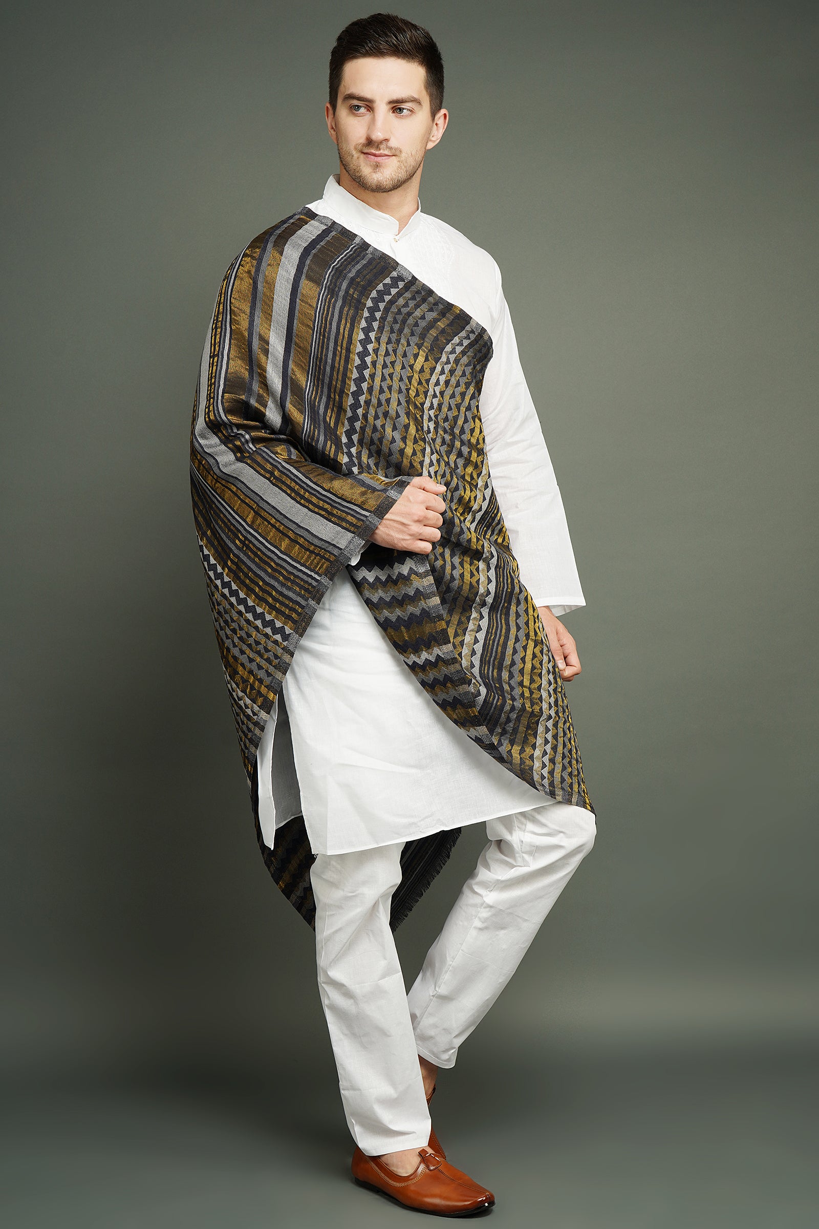 Pashmina silk in zigzag geometrical design