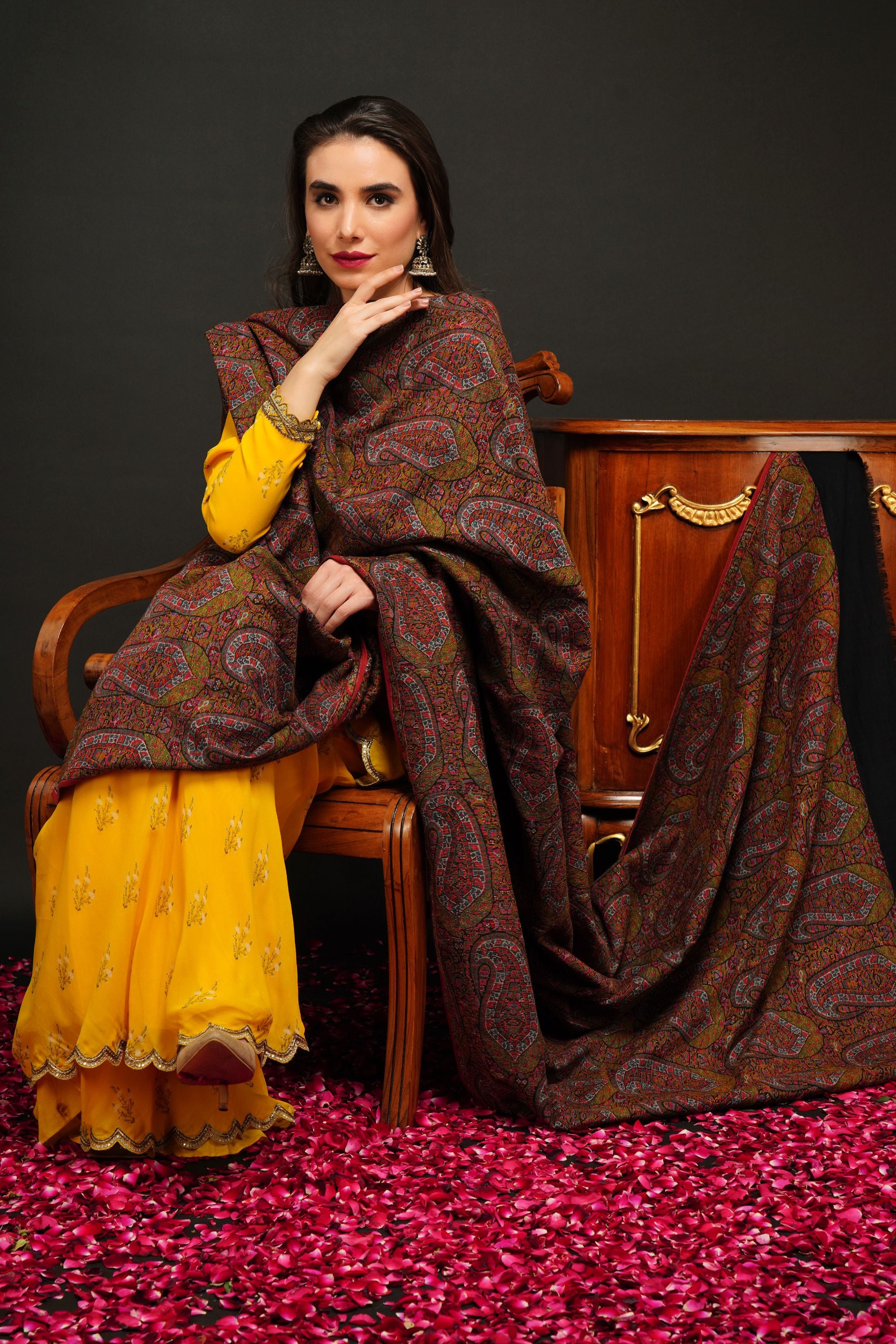 Handwoven Pashmina Antique kashmiri Master piece shawl