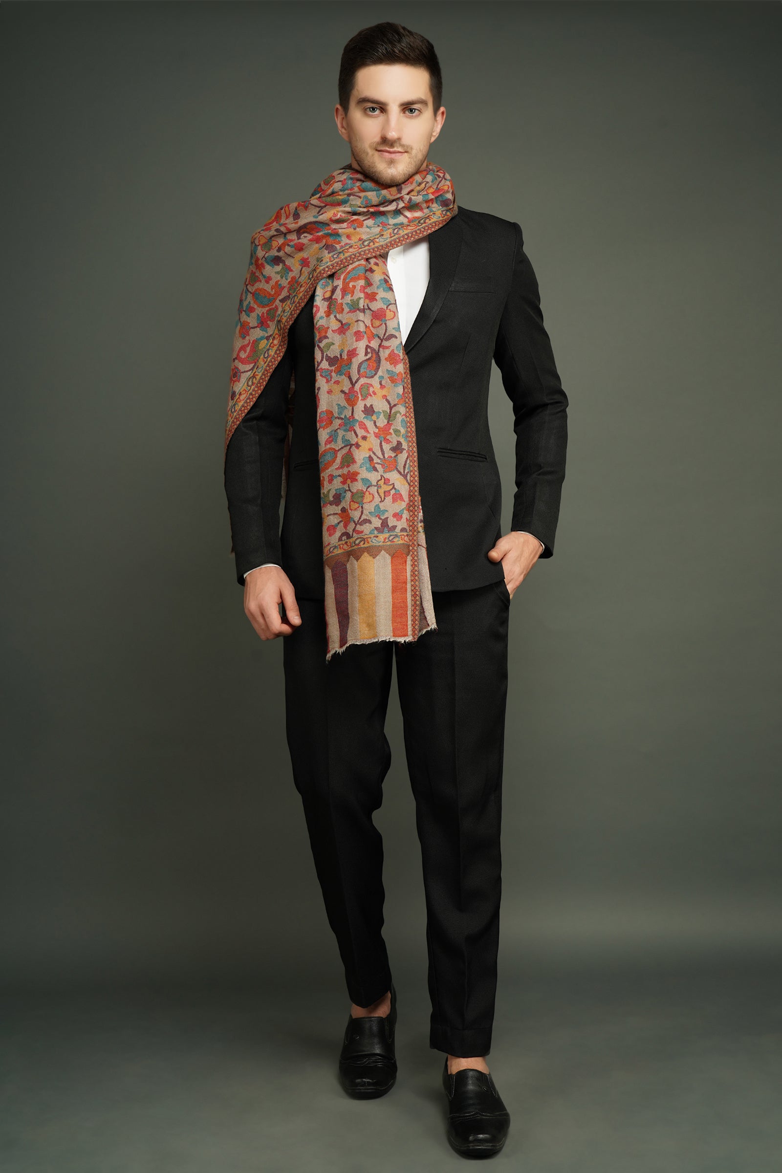 Cashmere fine wool in kani multicolor design