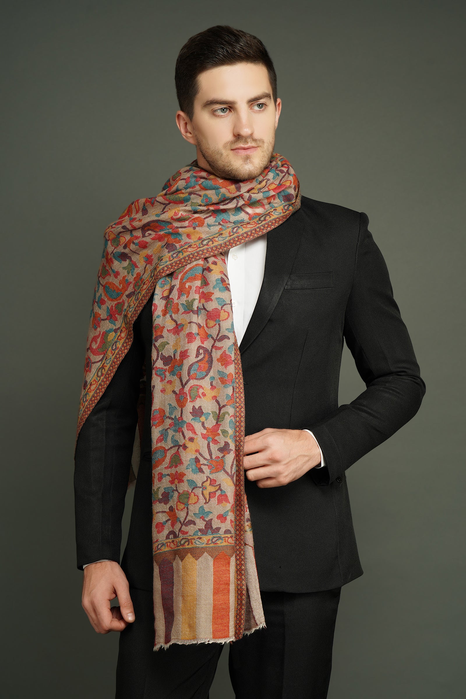 Cashmere fine wool in kani multicolor design