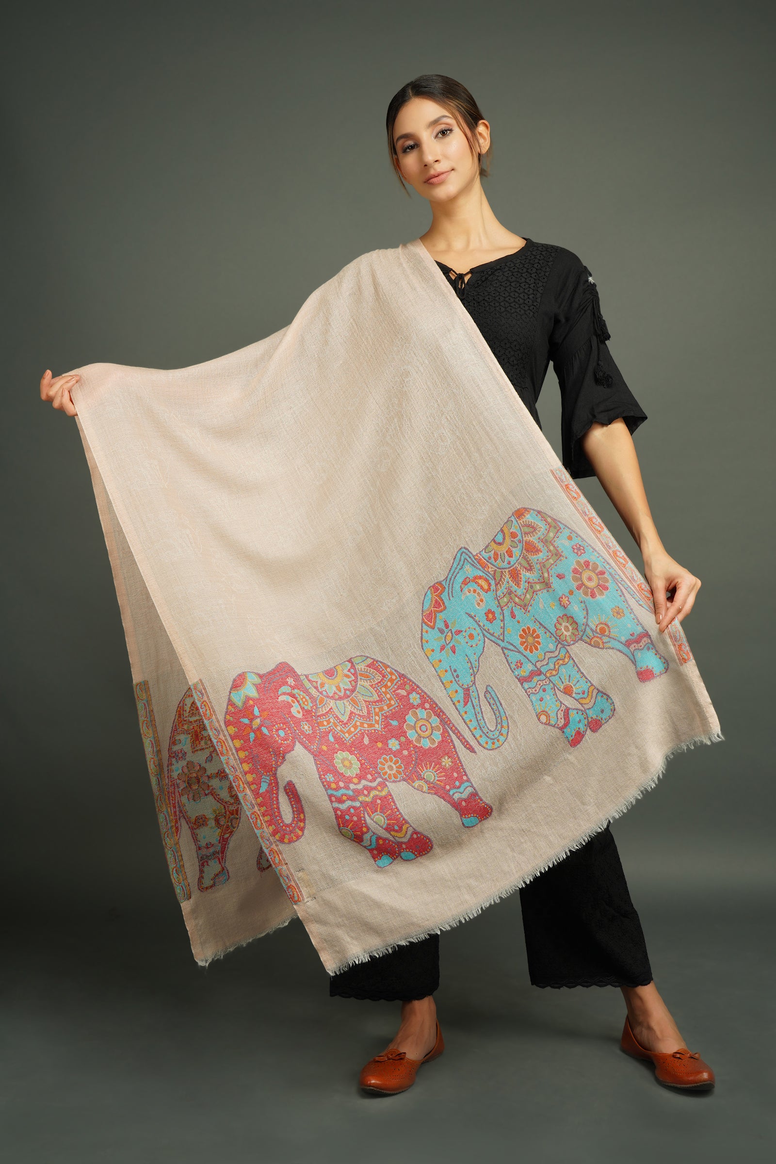 Cashmere fine with elephant design