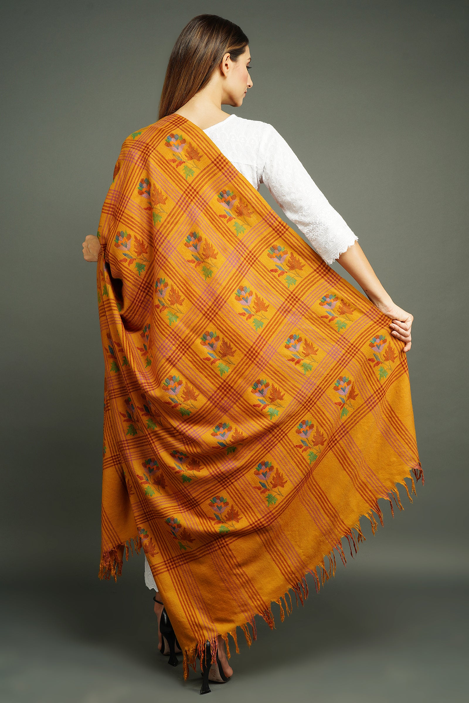 Pashmina blend with kani design in geometrical design