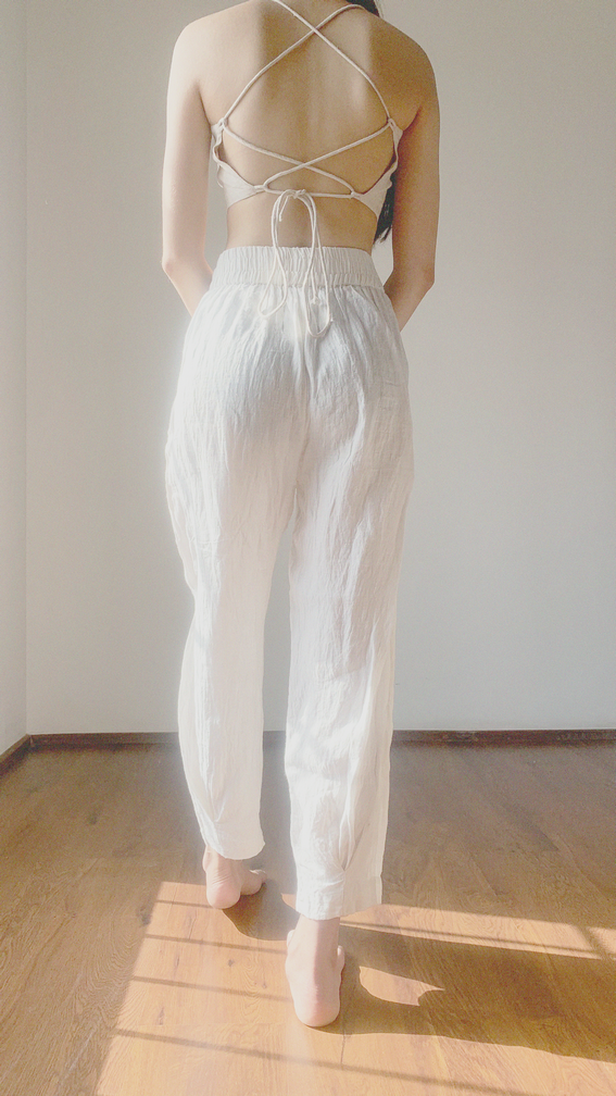 COMFORT PANTS WITH PLEATED DETAILS IN THE BACK BOTOM