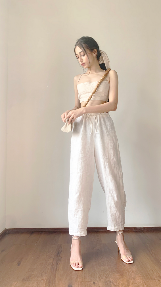 COMFORT PANTS WITH PLEATED DETAILS IN THE BACK BOTOM