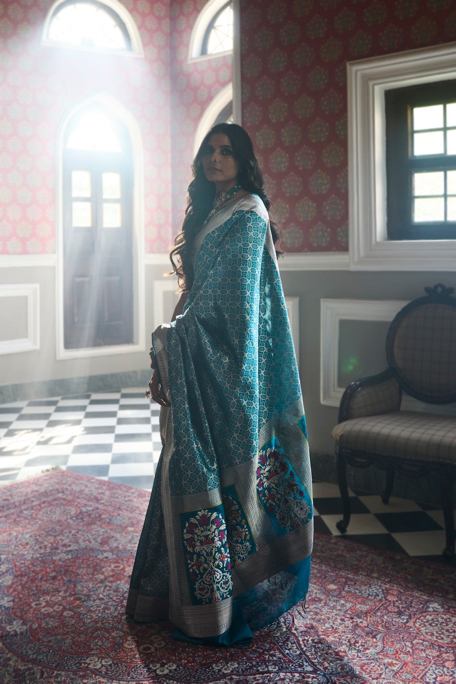 Chaand Ki Jaali' Firozi Geometric Zari Pure Silk Benarasi Handloon Sari