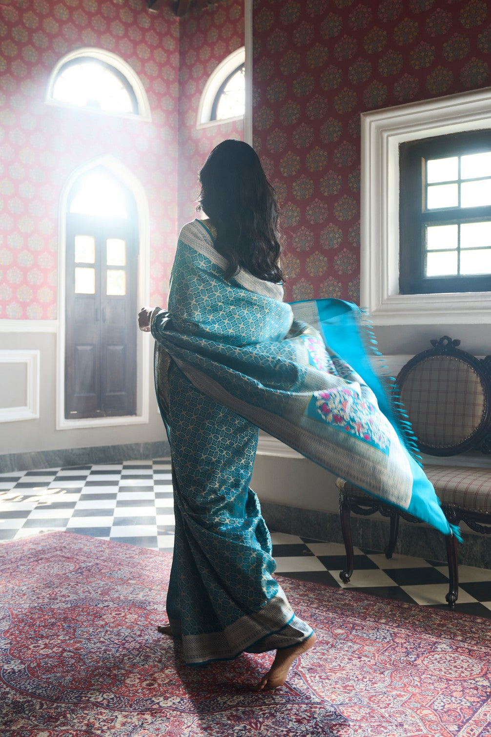 Chaand Ki Jaali' Firozi Geometric Zari Pure Silk Benarasi Handloon Sari