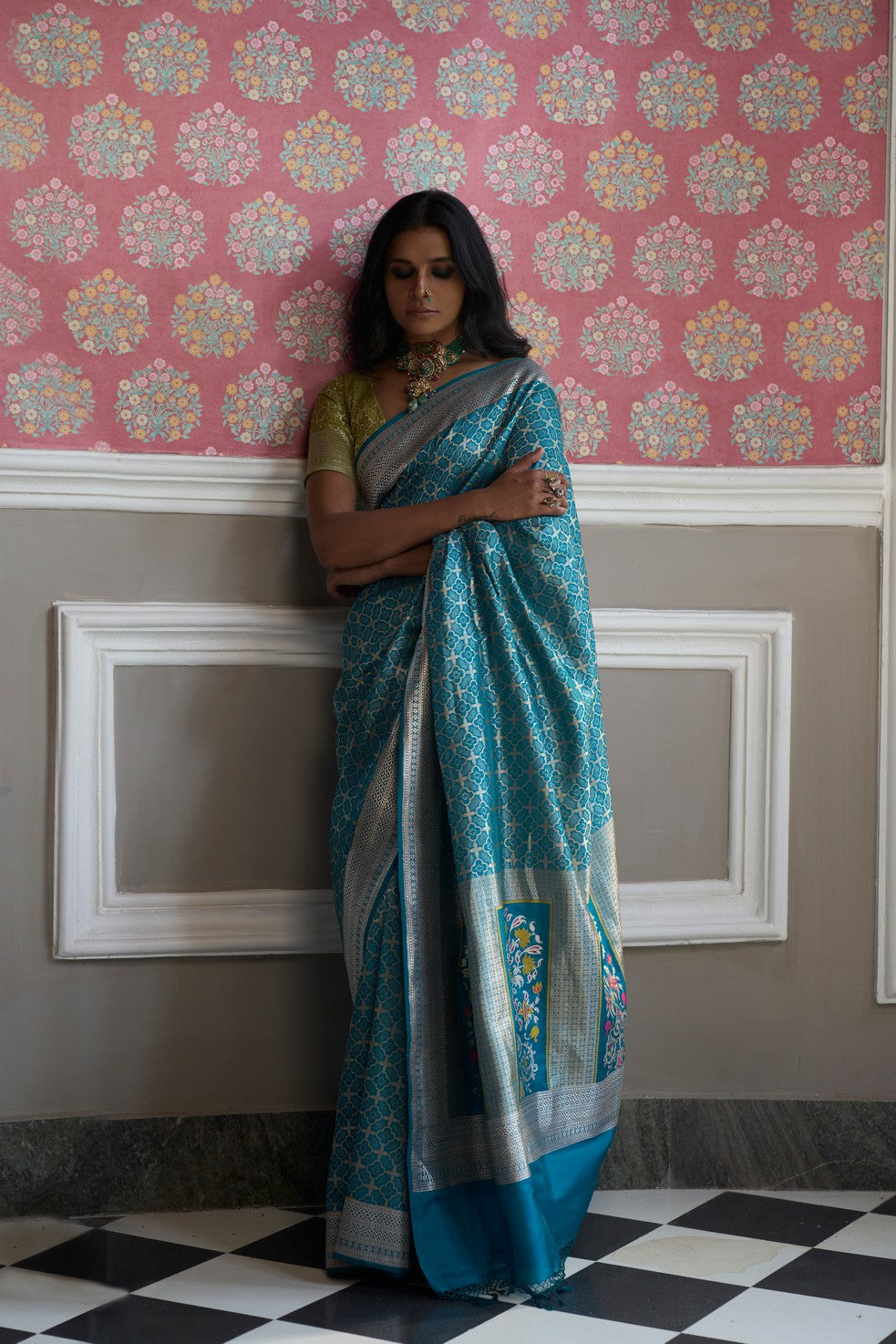 Chaand Ki Jaali' Firozi Geometric Zari Pure Silk Benarasi Handloon Sari