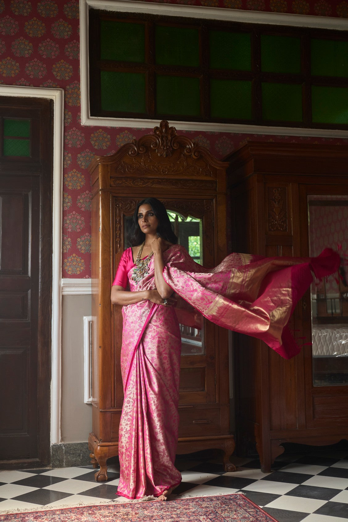 Natkhat Chiraiya' Gulabi Tanchoi Zari Pure Silk Benarasi Handloom Sari