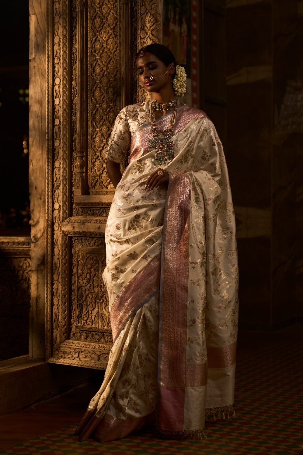 Indra Ki Pari' Shwet Jangla Zari Pure Silk Benarasi Handloom Sari