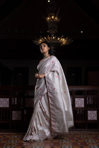 Jhilmil Sitara' Shwet Geometrical Zari Pure Silk Benarasi Handloom Sari