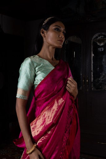 Akriti' Rani Tanchoi Zari Pure Silk Benarasi Handloom Sari