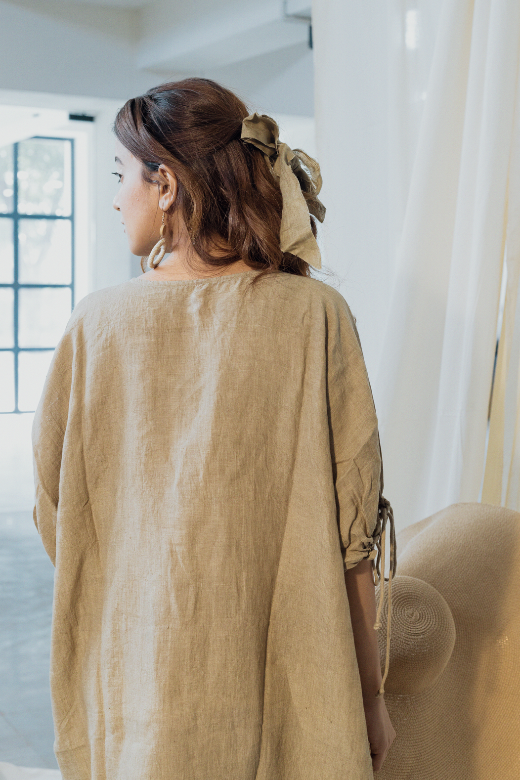 RELAXING LOOSE AIRY DRESS WITH SEMI PUFFED SLEEVES