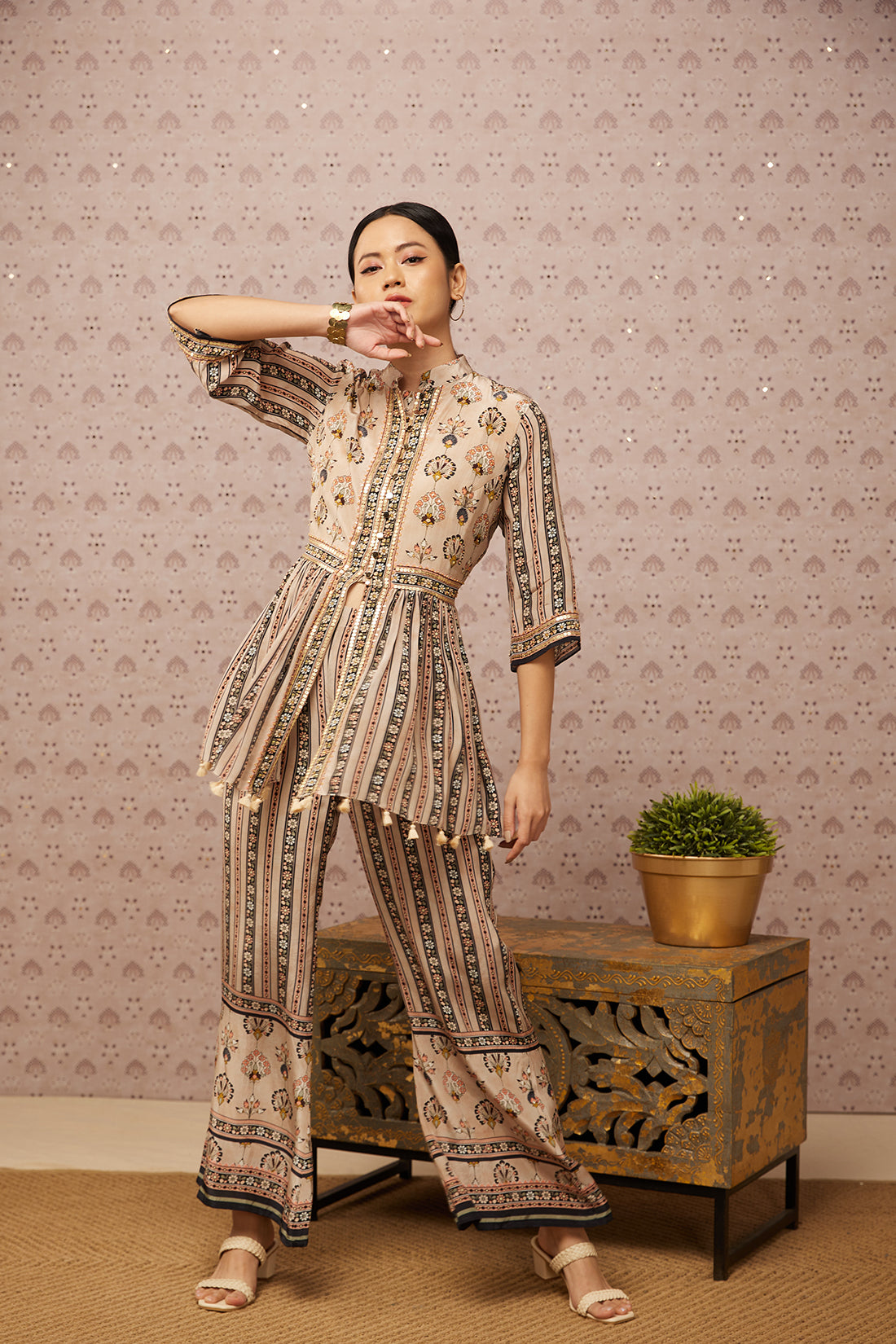 Sarouk Embroidered Kurta Set