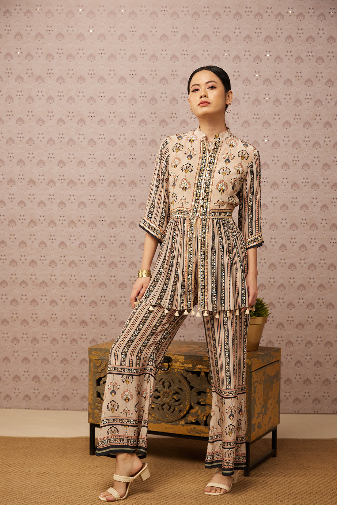 Sarouk Embroidered Kurta Set