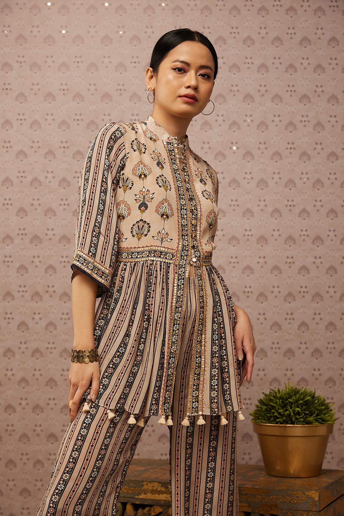 Sarouk Embroidered Kurta Set