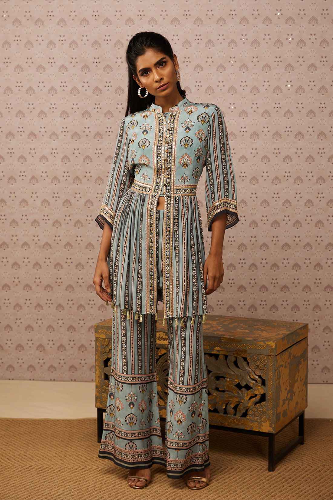 Sarouk Embroidered Kurta Set