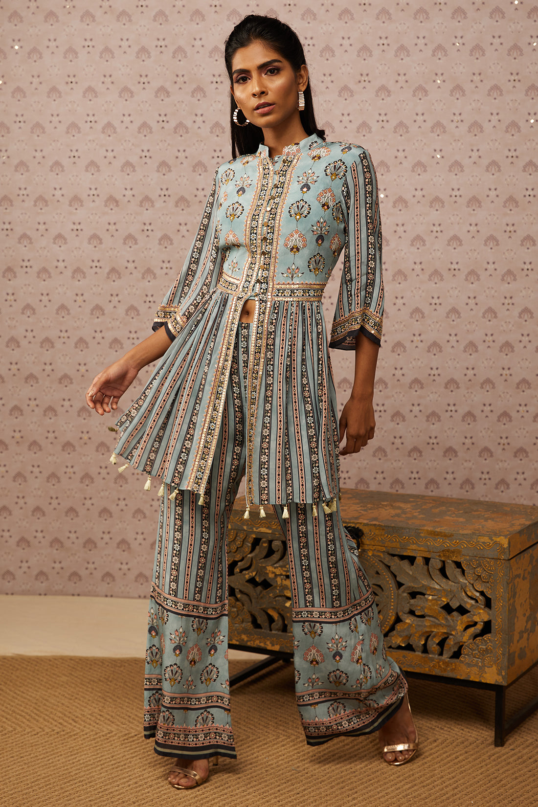 Sarouk Embroidered Kurta Set