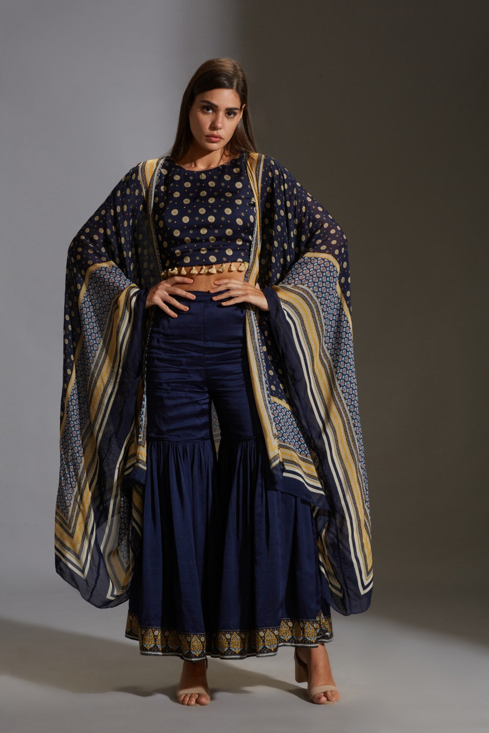 Printed crop top  kaftaan cape ﻿