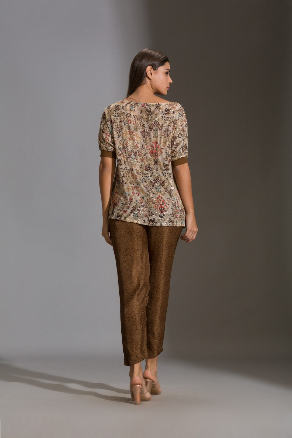 Prired one shoulder top paired with printed pants