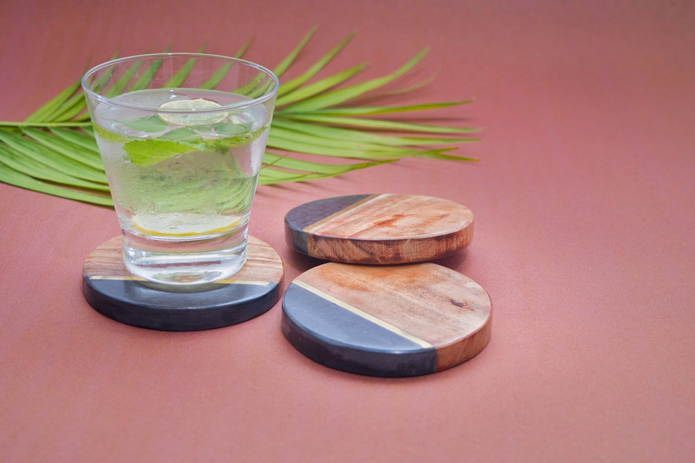 Round marble and wood coaster set