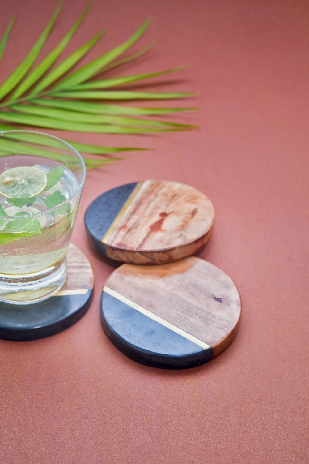 Round marble and wood coaster set