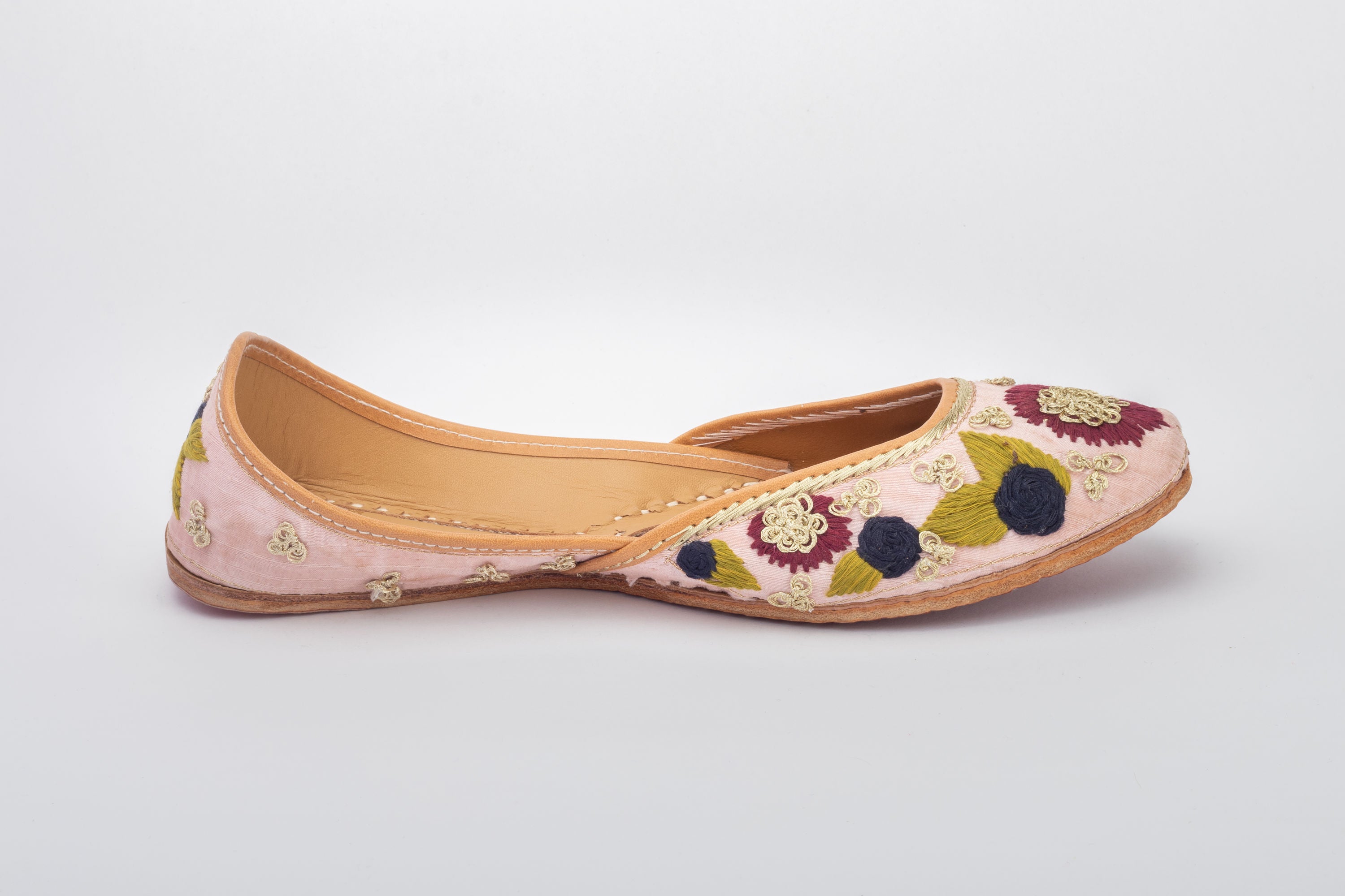 Pink Hand embroidered Juttis