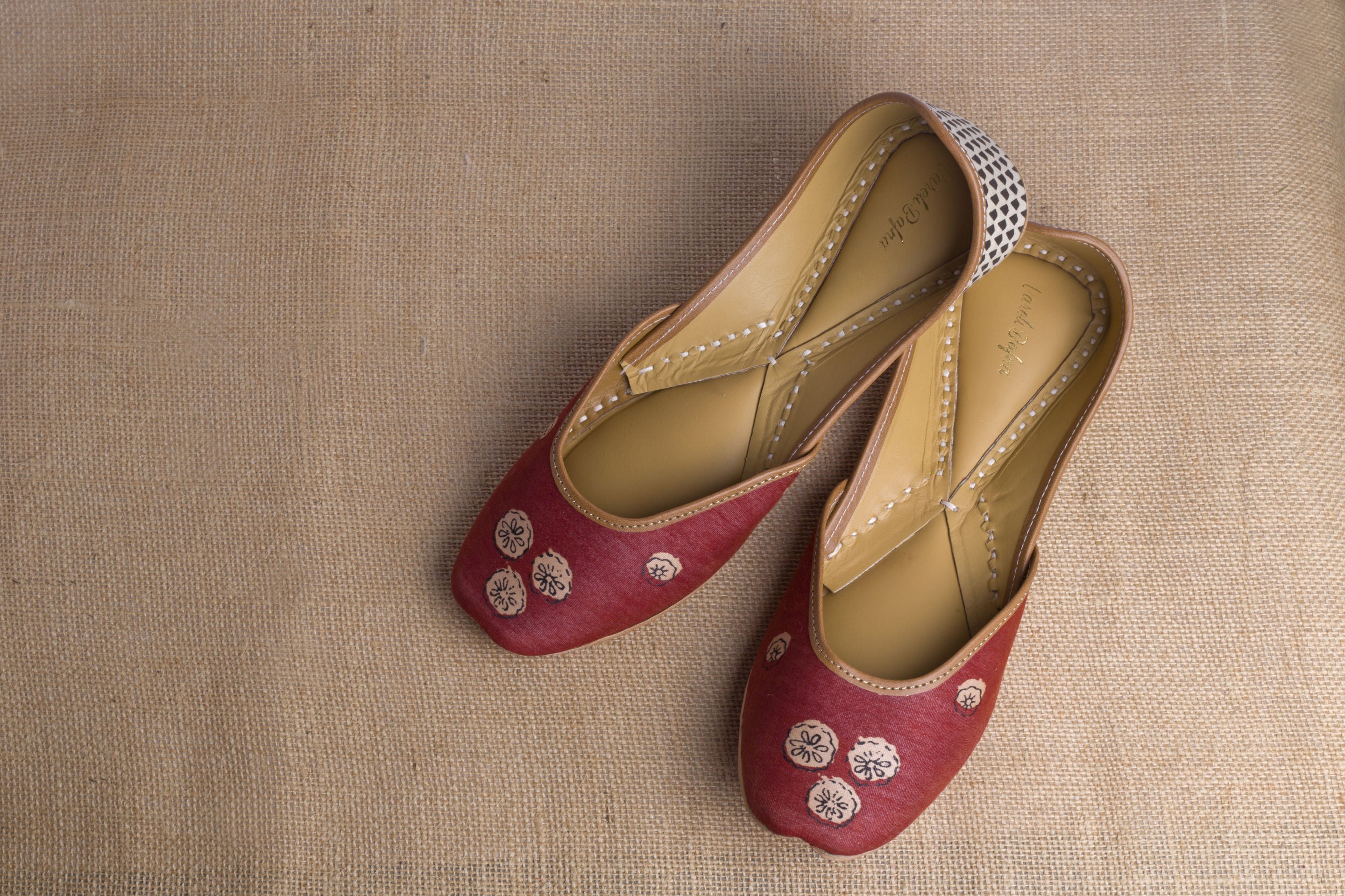 Maroon Hand embroidered Juttis