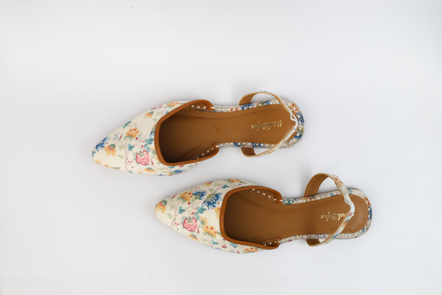 White Hand embroidered Juttis