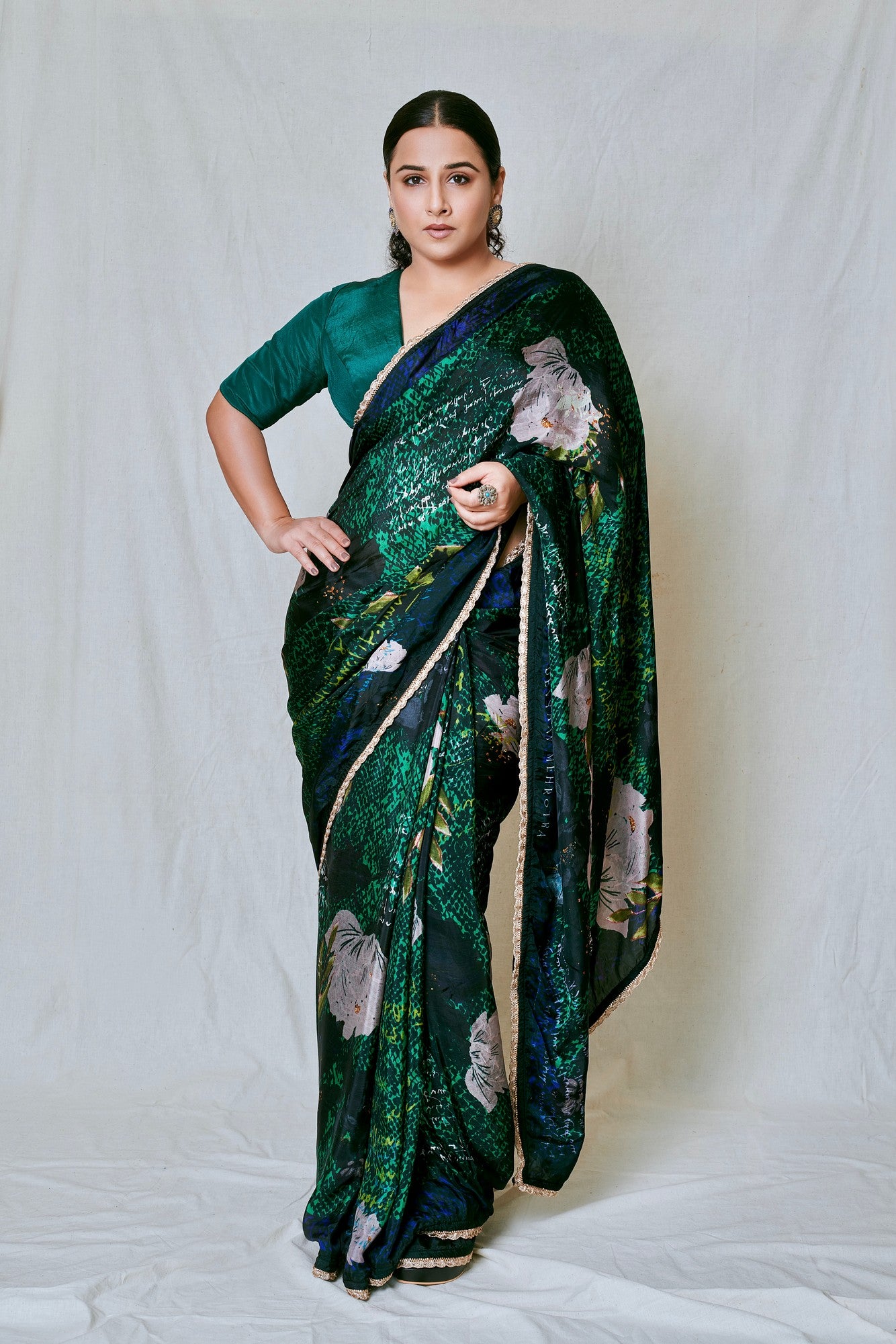 Saree with unstitched blouse piece